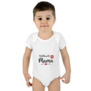 Swiss Mama Baby Bodysuit – 'Wältbeschti Mama' Infant Onesie with Heart - Image 3