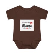 Swiss Mama Baby Bodysuit – 'Wältbeschti Mama' Infant Onesie with Heart - Image 5