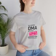 Grandma Announcement Tee — "Ich werde OMA genannt weil ich viel zu cool bin" Frenchie Grandma Gift - Image 21