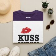 T-Shirt — "Kuss Schluss Verkauf" Lip Print Graphic Tee - Image 45